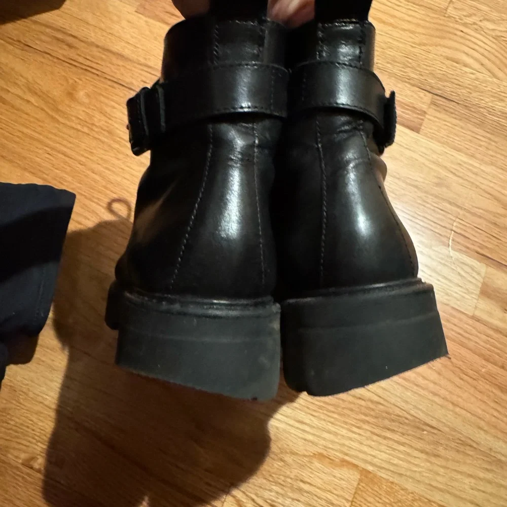 Vagabond Black Leather Ankle Combat Boots - Picture 5 of 7